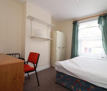 4 bedroom terraced house to rent - Photo 2