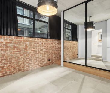 Industrial-Chic Apartment in Kingston's Iconic Warehouse Development - Photo 2