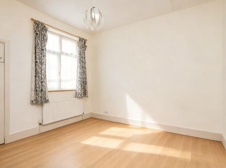 3 Bed Terraced House, Haydons Road, SW19 - Photo 5