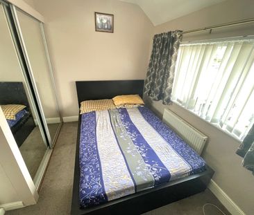 4 bed semi-detached house to rent in Barnhurst Path, Watford, WD19 - Photo 3
