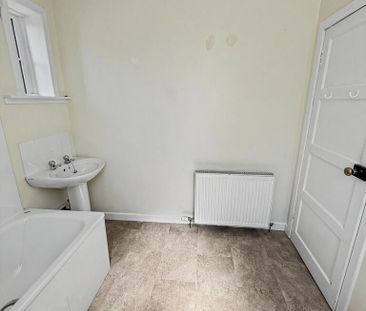 2 bedroom semi-detached house to rent - Photo 6