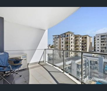 Perfect Location! - Photo 3