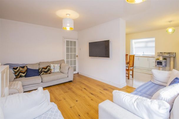 3 bed Bungalow To Let - Photo 1