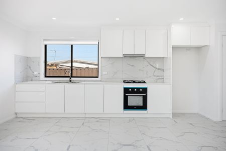 Brand New 2 Bedroom Granny Flat! - Photo 2