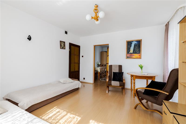 POKOJE PRACOWNICZE z pięknym ogrodem do dyspozycji Wynajmujących! 12 miejsc obecnie - Photo 1