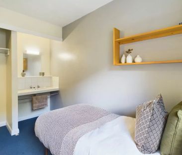 1 Bedroom Apartment - Photo 3