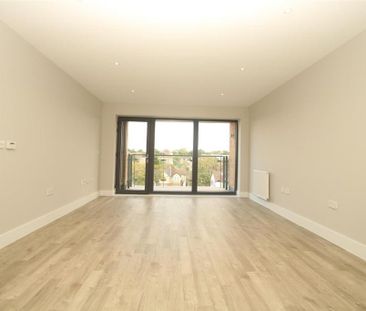 3 bedroom flat to rent - Photo 2