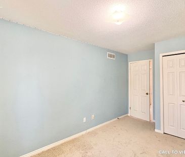 ELEGANT 3-BEDROOM FREEHOLD TOWNHOUSE WITH MODERN FINISHES - Photo 5