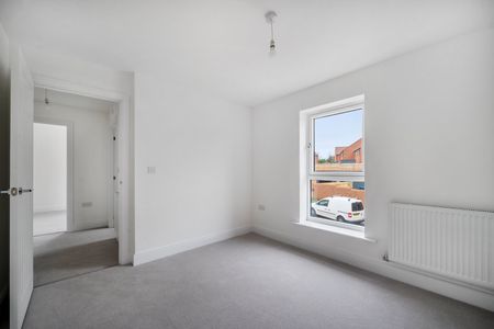 3 bedroom semi-detached house to rent - Photo 5