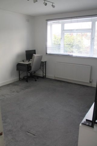 1 Bed Flat, Keyes Road, NW2 - Photo 2