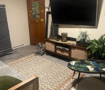 Room in a Shared Flat, Southcoute Road, RG30 - Photo 2