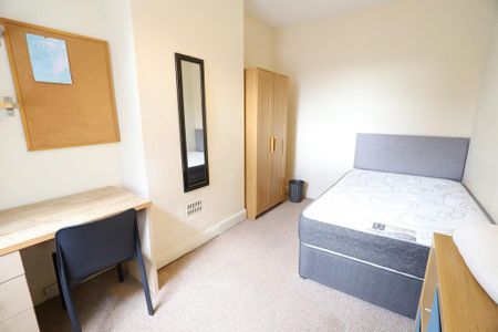 4 bedroom terraced house to rent - Photo 5