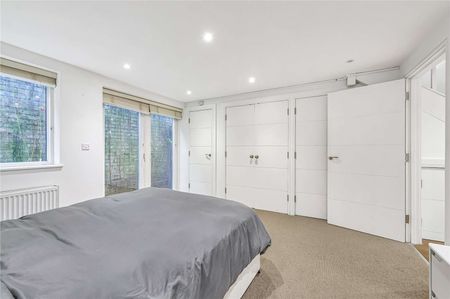 A lovely one bedroom flat in a unique development in Wimbledon. - Photo 3