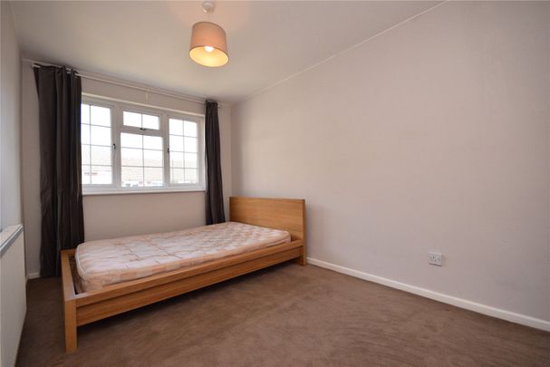 6, Hough End Gardens, Leeds, West Yorkshire, LS13 4HJ - Photo 1