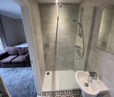 1 bedroom in a house share to rent - Photo 4