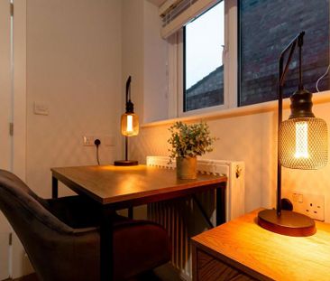 1 bedroom in a house share to rent - Photo 2