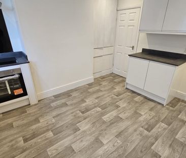 2 bed Terraced - To Let - Photo 5