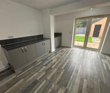 A well presented five bedroom terraced house offering spacious acco... - Photo 6
