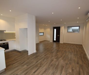 Spacious townhouse! - Photo 6