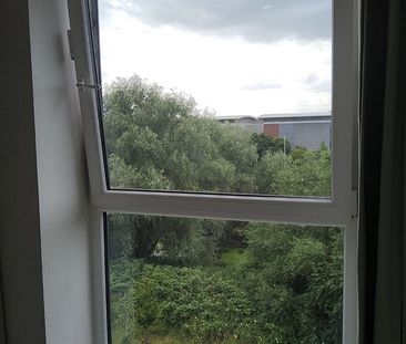 2 Bed Flat, Osprey House, RG2 - Photo 3