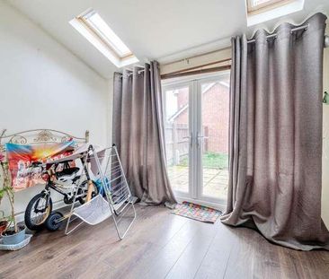 Kennet Heath, Thatcham, RG19 - Photo 3