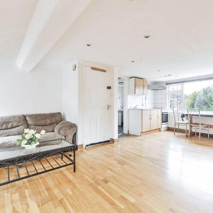 Studio to rent - Photo 1