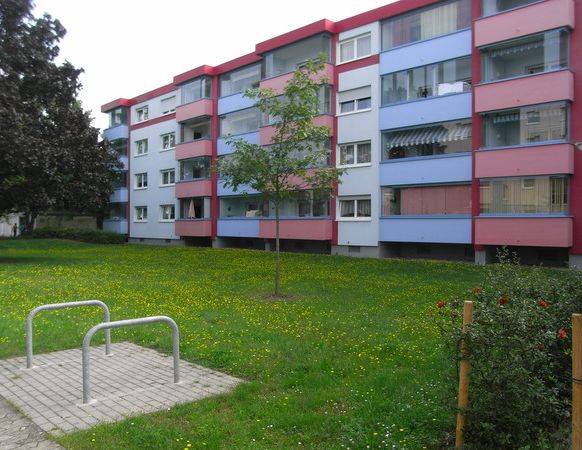 3 Zimmer, Küche, Bad, sep.WC, Loggia, 2.OG rechts - Photo 1