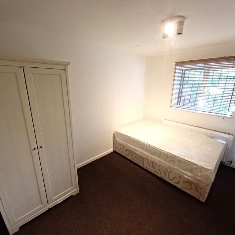 4 bedroom townhouse to rent - Photo 1