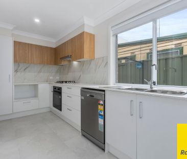 Gorgeous 3 Bedroom Townhouse close to St Marys CBD ! - Photo 6