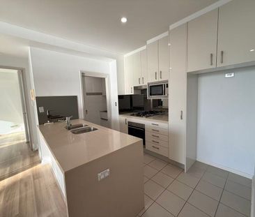 New Floor Board Water Front Apartment - Photo 6