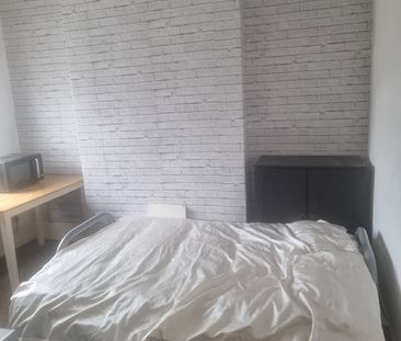 Room in a Shared House, Stock Street, E13 - Photo 4