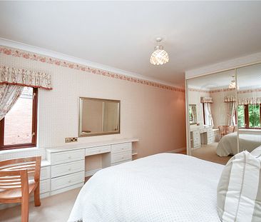 Pipers Lane, Heswall, Wirral, CH60 9HP - Photo 1