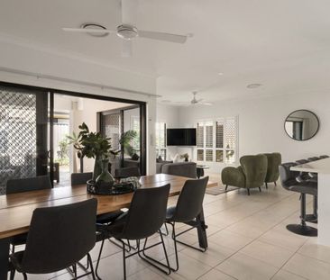 Luxury Family Living in the Heart of Carseldine - Photo 6