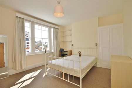 5 bedroom end of terrace house to rent - Photo 4