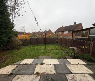 3 Bed Semi-Detached House, Larkhill Close, LS8 - Photo 3