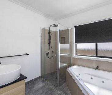 15 Ashbourne Way, Kangaroo Flat - Photo 6