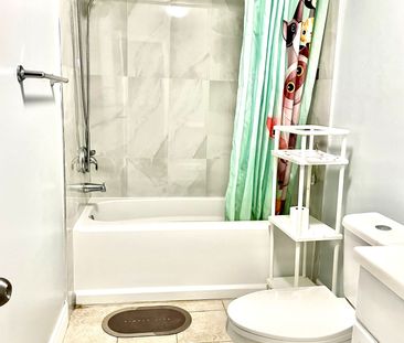 For Lease - 22 Newcastle Crescent, Richmond Hill, Ontario - Photo 1