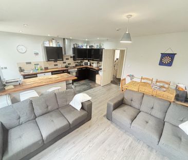 14 Bainbridge Road Upstairs, Leeds, LS6 3AD - Photo 2