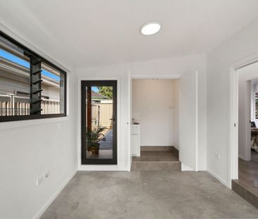 MODERN LIVING - Photo 6