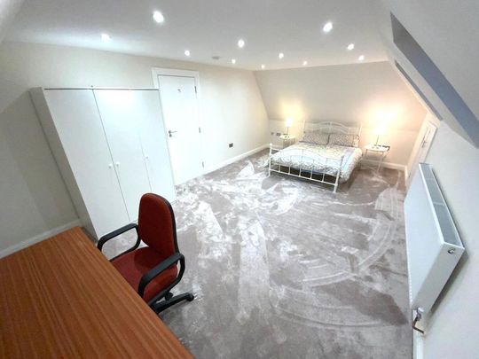 1 bedroom in a house share to rent - Photo 1