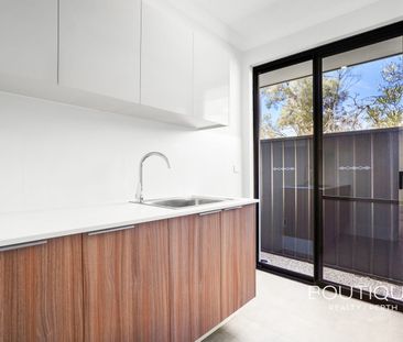 Experience luxury living - Brand New Home - Photo 3