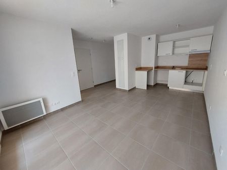location Appartement T2 DE 42.29m² À NIMES - Photo 4