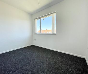 3 bedroom end of terrace house to rent - Photo 2