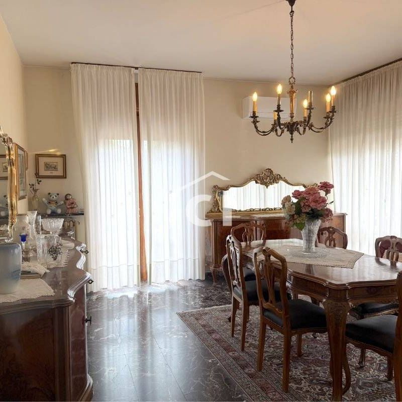 Appartamento buono stato, piano rialzato, Centro, Sant'Ambrogio di Valpolicella - Photo 1
