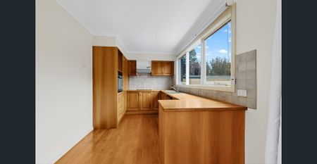 Stylish Low-Maintenance Bayside Living - Photo 4