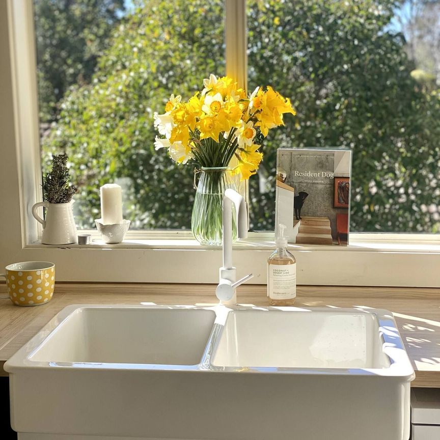 Beautifully Renovated & Fully Furnished 2 Bedroom Home - Photo 1