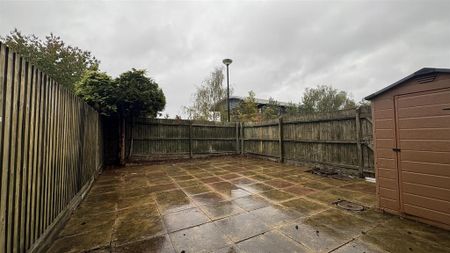 3 bedroom end of terrace house to rent - Photo 2