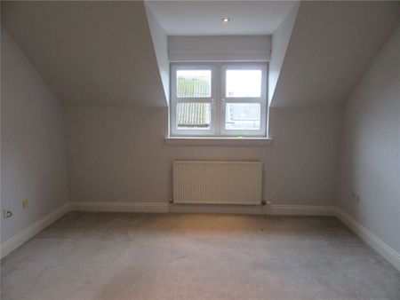 Detached well maintained family home in Thornhill - Photo 3