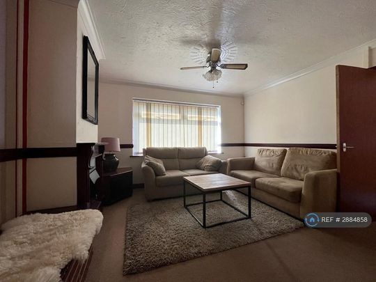 3 bedroom semi-detached house to rent - Photo 1