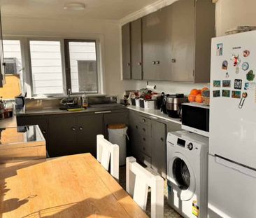 cozy and warm 3 bedroom home - Photo 4